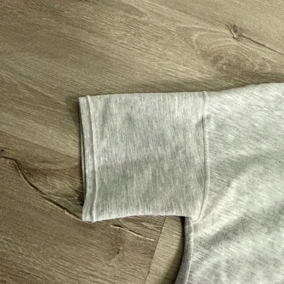 Lululemon Women’s Workout Top - Picture 3 of 6